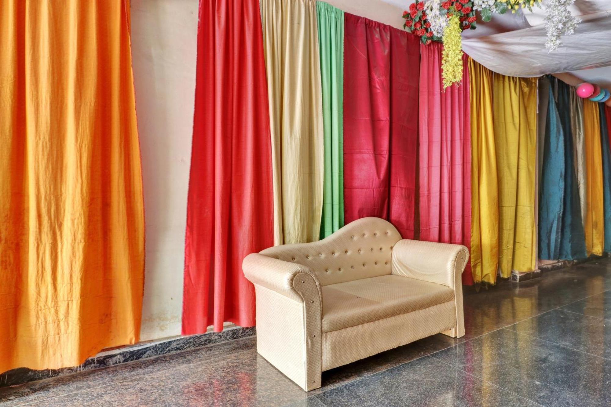 Capital O Royal Inn Near Laskar Gwalior Exterior photo